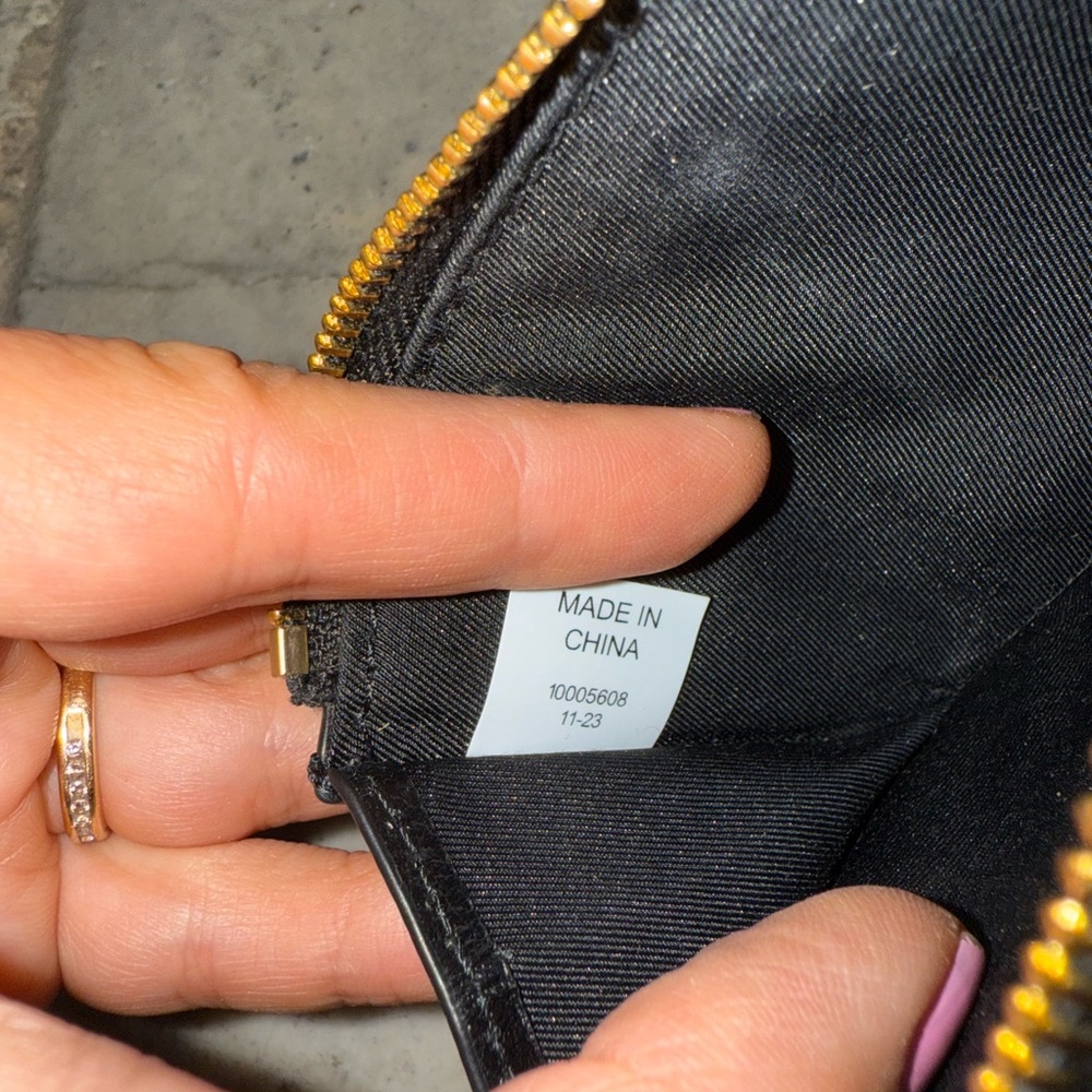 Tory Burch Quilted Card Holder - Picture 4 of 4